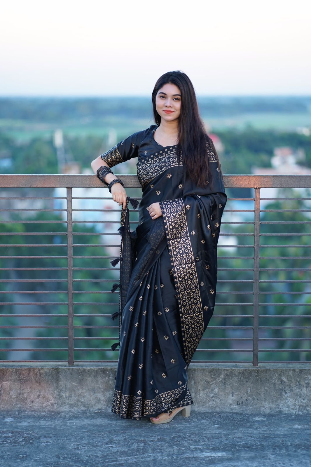 প্রিমিয়াম বধুয়া বেনারসি জাপানি সিল্ক শাড়ী + ম্যাচিং ব্লাউজ পিস SC-01 - Image 2